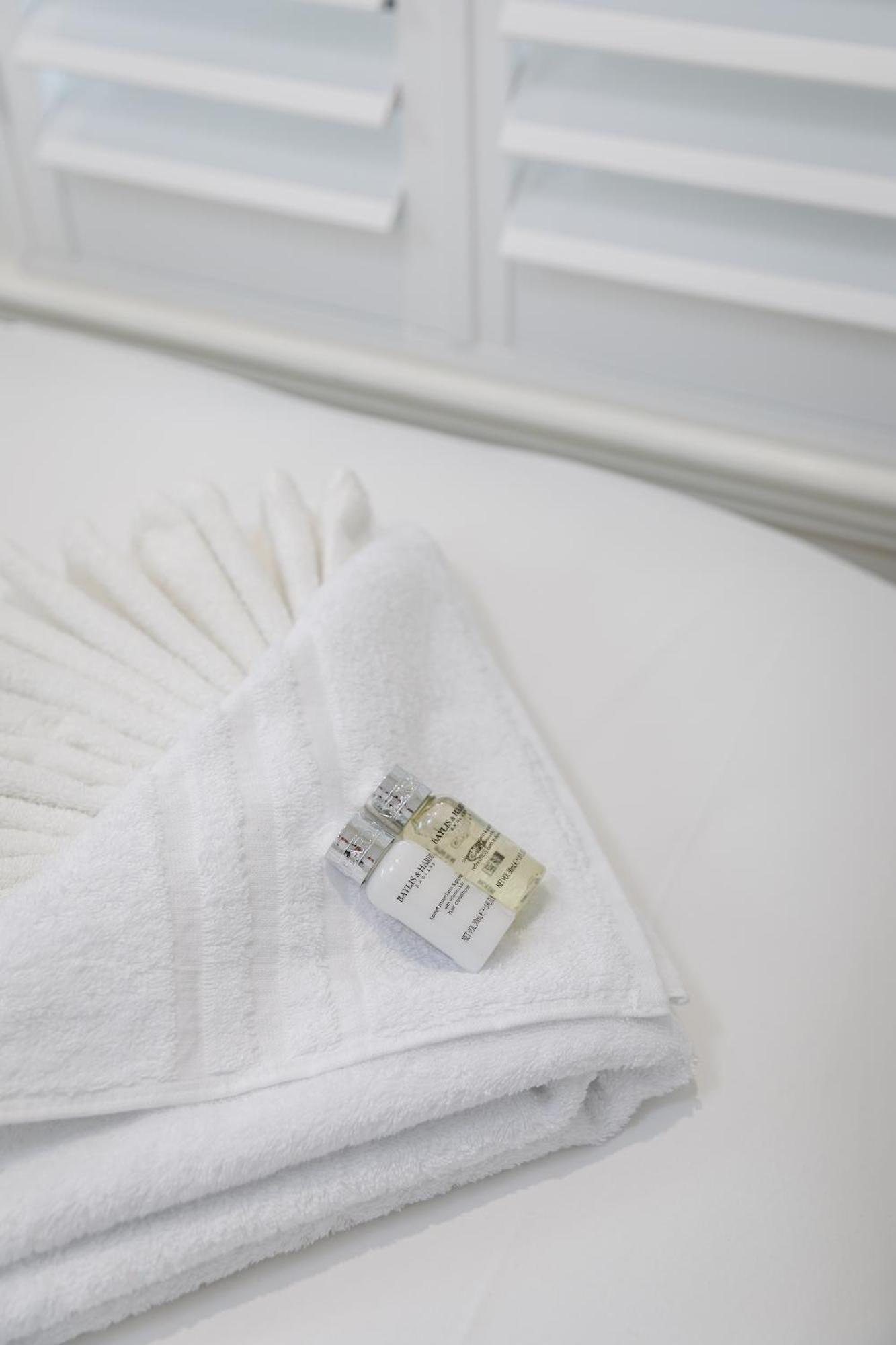 Spacious 2 Bedroom Apartment With Beautiful Garde Brighton Bagian luar foto