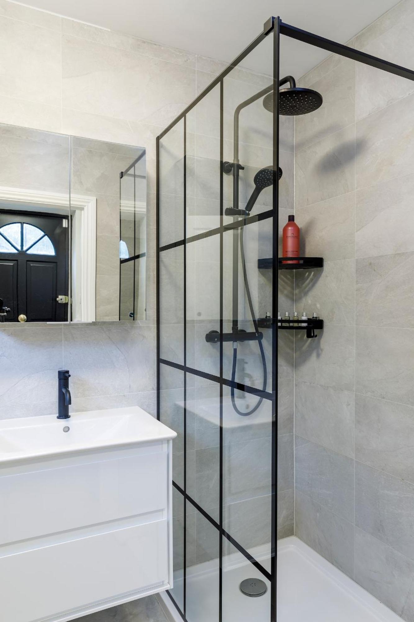 Spacious 2 Bedroom Apartment With Beautiful Garde Brighton Bagian luar foto